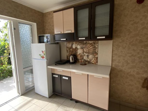 Семейный-люкс №19 однокомнатный, база отдыха «Гостиный двор», Кирилловка. Фото 4