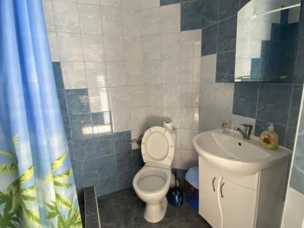 Семейный-люкс №19 однокомнатный, база отдыха «Гостиный двор», Кирилловка. Фото 8