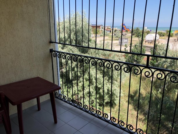 Семейный-люкс №22 однокомнатный, база отдыха «Гостиный двор», Кирилловка. Фото 6