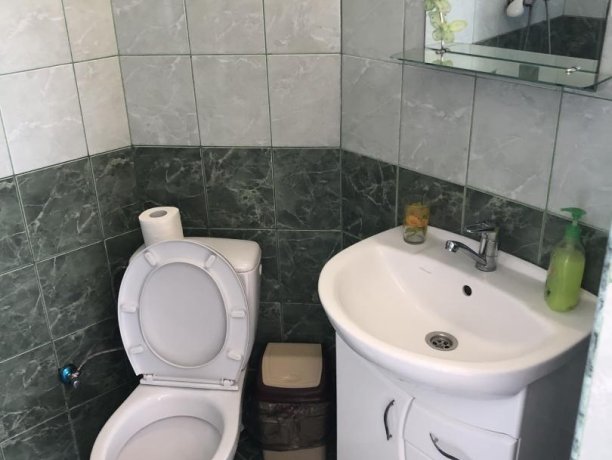 Семейный-люкс №23 однокомнатный, база отдыха «Гостиный двор», Кирилловка. Фото 6