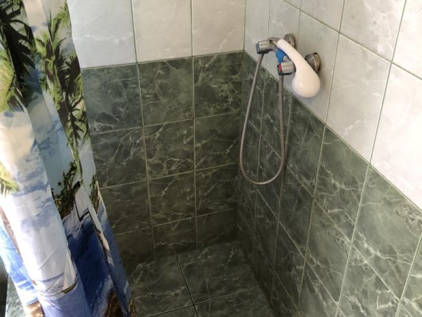 Семейный-люкс №23 однокомнатный, база отдыха «Гостиный двор», Кирилловка. Фото 7