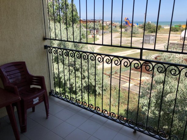 Семейный-люкс №24 однокомнатный, база отдыха «Гостиный двор», Кирилловка. Фото 5