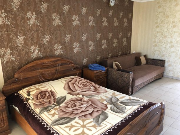 Семейный-люкс №25 однокомнатный, база отдыха «Гостиный двор», Кирилловка. Фото 3