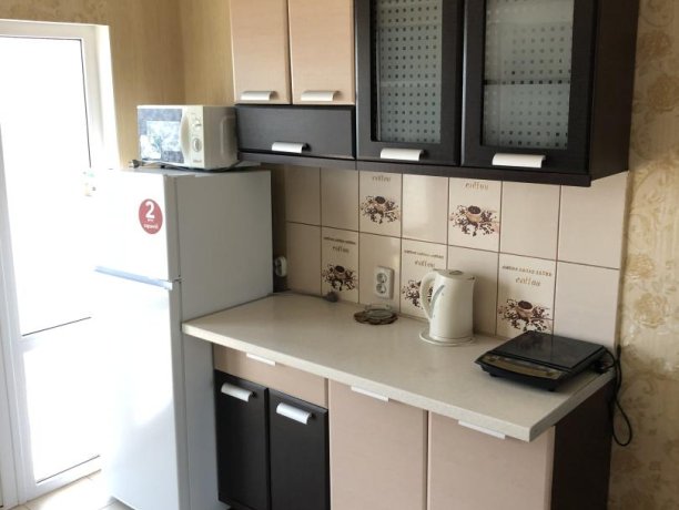 Семейный-люкс №25 однокомнатный, база отдыха «Гостиный двор», Кирилловка. Фото 5