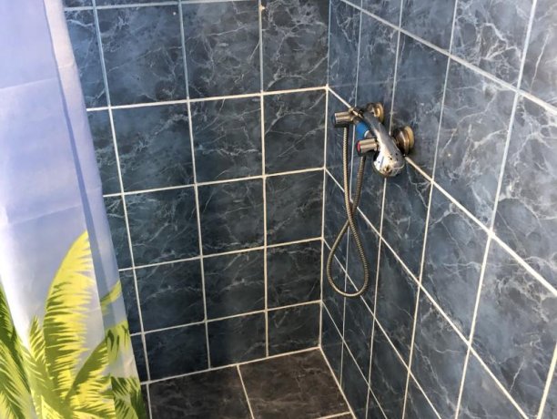 Семейный-люкс №25 однокомнатный, база отдыха «Гостиный двор», Кирилловка. Фото 8