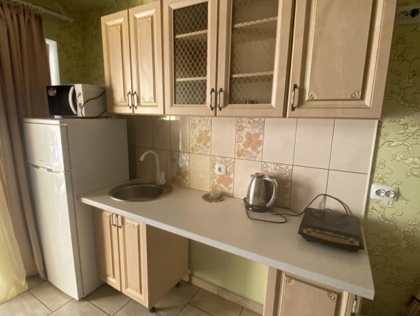 Семейный-люкс №31 однокомнатный, база отдыха «Гостиный двор», Кирилловка. Фото 1