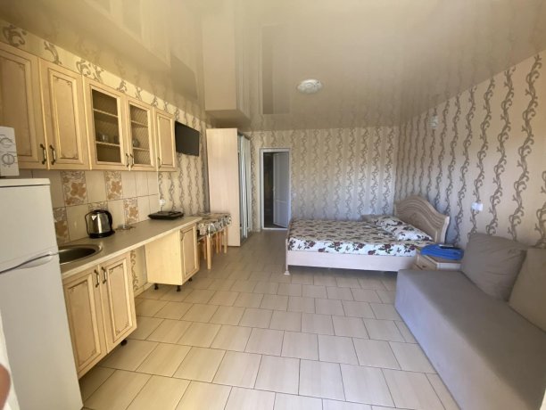 Семейный-люкс №31 однокомнатный, база отдыха «Гостиный двор», Кирилловка. Фото 2