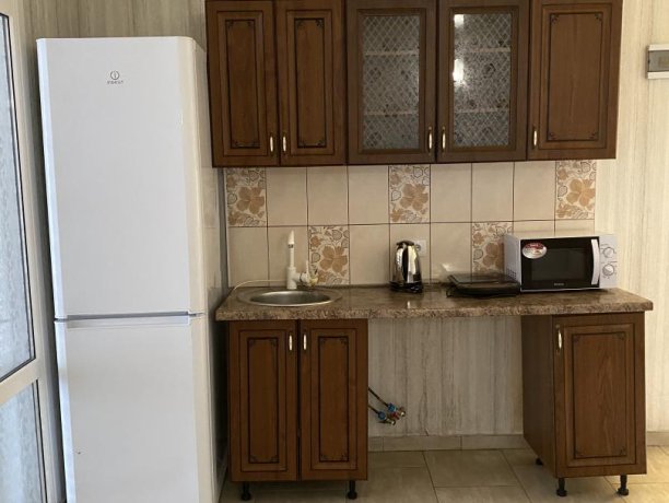 Люкс №32 (3 ком.) трехкомнатный, база отдыха «Гостиный двор», Кирилловка. Фото 2