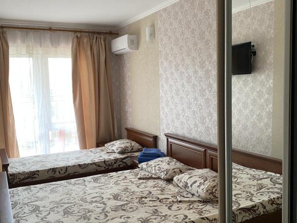 Люкс №32 (3 ком.) трехкомнатный, база отдыха «Гостиный двор», Кирилловка. Фото 5