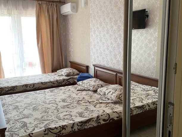 Люкс №32 (3 ком.) трехкомнатный, база отдыха «Гостиный двор», Кирилловка. Фото 6