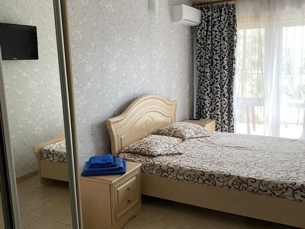 Люкс №32 (3 ком.) трехкомнатный, база отдыха «Гостиный двор», Кирилловка. Фото 8