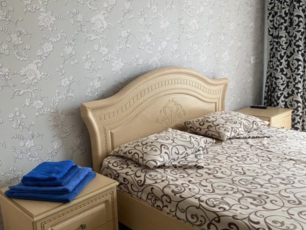 Люкс №32 (3 ком.) трехкомнатный, база отдыха «Гостиный двор», Кирилловка. Фото 10