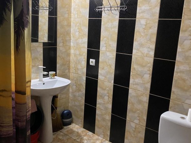 Люкс №32 (3 ком.) трехкомнатный, база отдыха «Гостиный двор», Кирилловка. Фото 12