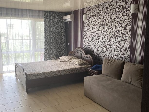 Семейный-люкс №33 однокомнатный, база отдыха «Гостиный двор», Кирилловка. Фото 4