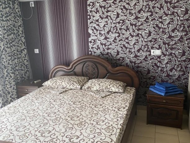 Семейный-люкс №33 однокомнатный, база отдыха «Гостиный двор», Кирилловка. Фото 6