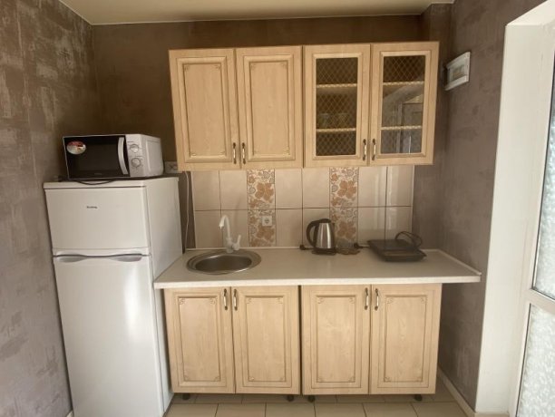 Люкс №34 (3 ком.) трехкомнатный, база отдыха «Гостиный двор», Кирилловка. Фото 4