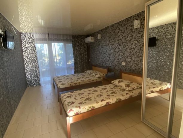 Люкс №34 (3 ком.) трехкомнатный, база отдыха «Гостиный двор», Кирилловка. Фото 5