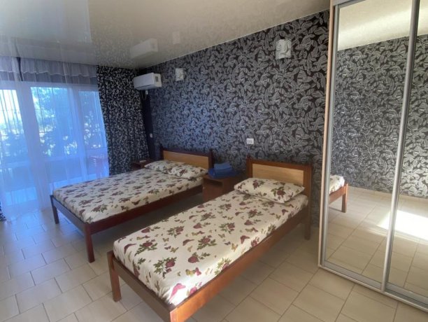 Люкс №34 (3 ком.) трехкомнатный, база отдыха «Гостиный двор», Кирилловка. Фото 6