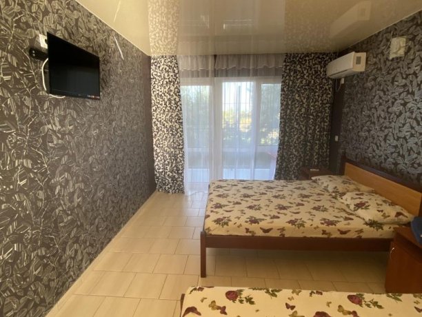 Люкс №34 (3 ком.) трехкомнатный, база отдыха «Гостиный двор», Кирилловка. Фото 7