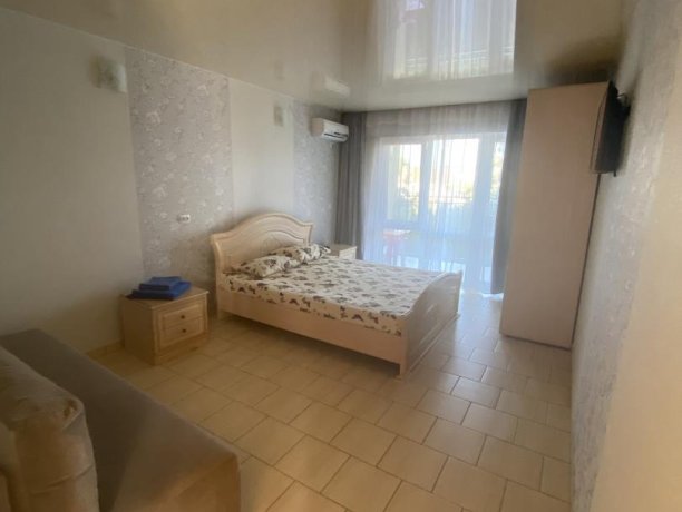 Люкс №34 (3 ком.) трехкомнатный, база отдыха «Гостиный двор», Кирилловка. Фото 8