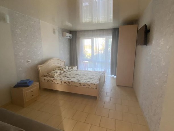 Люкс №34 (3 ком.) трехкомнатный, база отдыха «Гостиный двор», Кирилловка. Фото 9