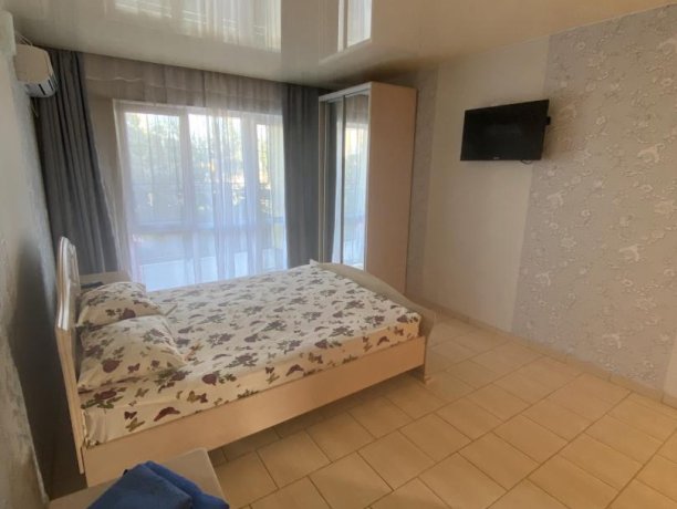 Люкс №34 (3 ком.) трехкомнатный, база отдыха «Гостиный двор», Кирилловка. Фото 10