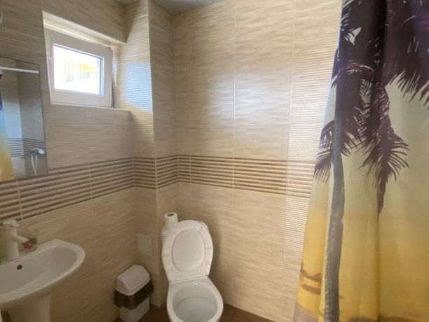 Люкс №34 (3 ком.) трехкомнатный, база отдыха «Гостиный двор», Кирилловка. Фото 12