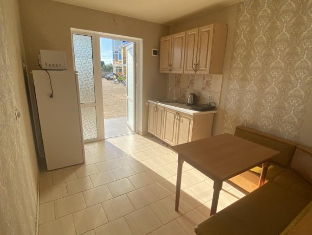 Люкс №35 (2 ком.) двухкомнатный, база отдыха «Гостиный двор», Кирилловка. Фото 2