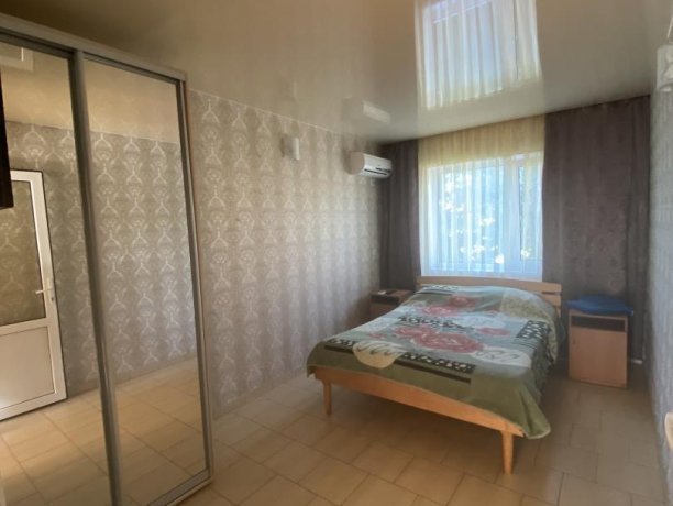 Люкс №35 (2 ком.) двухкомнатный, база отдыха «Гостиный двор», Кирилловка. Фото 4