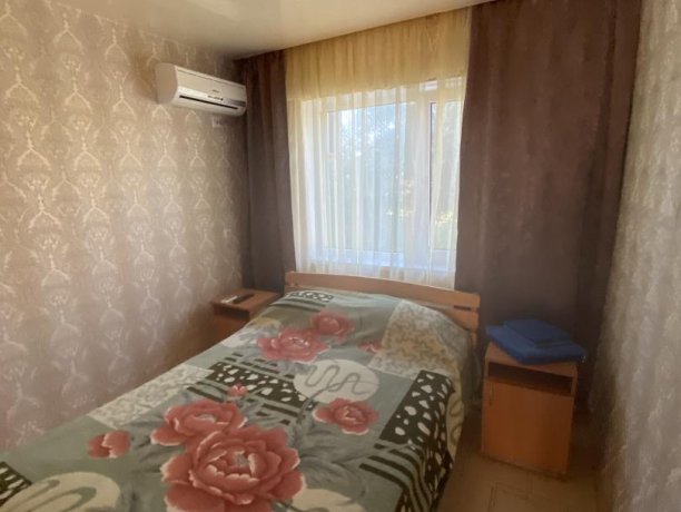 Люкс №35 (2 ком.) двухкомнатный, база отдыха «Гостиный двор», Кирилловка. Фото 5