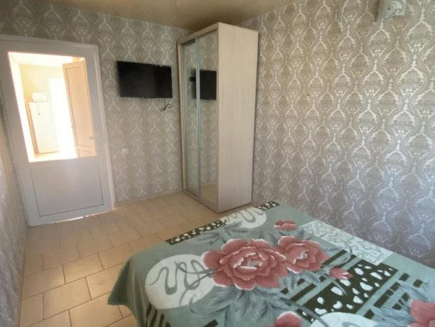 Люкс №35 (2 ком.) двухкомнатный, база отдыха «Гостиный двор», Кирилловка. Фото 6