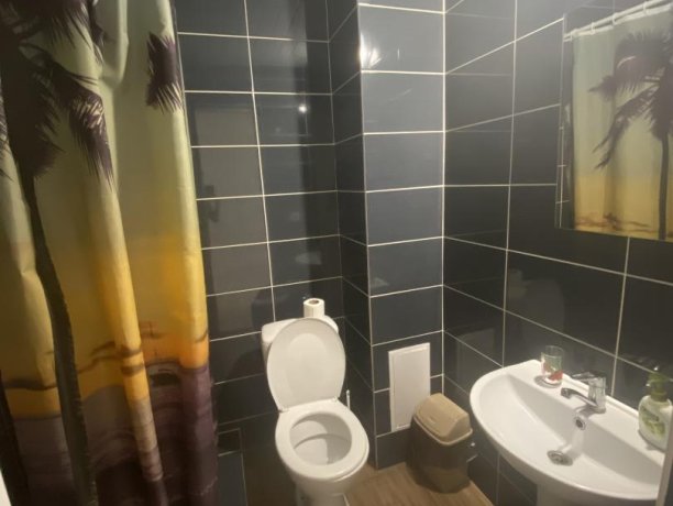 Люкс №35 (2 ком.) двухкомнатный, база отдыха «Гостиный двор», Кирилловка. Фото 7