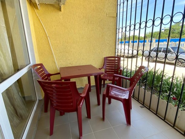 Семейный-люкс №36 однокомнатный, база отдыха «Гостиный двор», Кирилловка. Фото 9