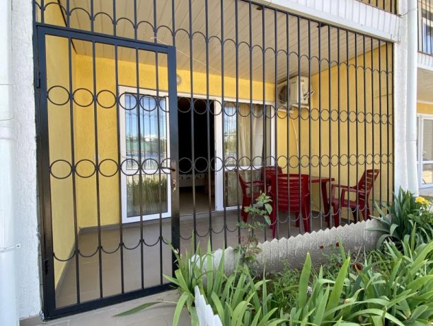 Семейный-люкс №36 однокомнатный, база отдыха «Гостиный двор», Кирилловка. Фото 10