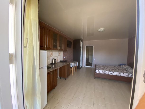 Семейный-люкс №37 однокомнатный, база отдыха «Гостиный двор», Кирилловка. Фото 1