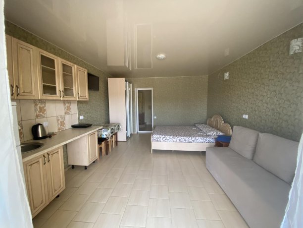 Семейный-люкс №38 однокомнатный, база отдыха «Гостиный двор», Кирилловка. Фото 1