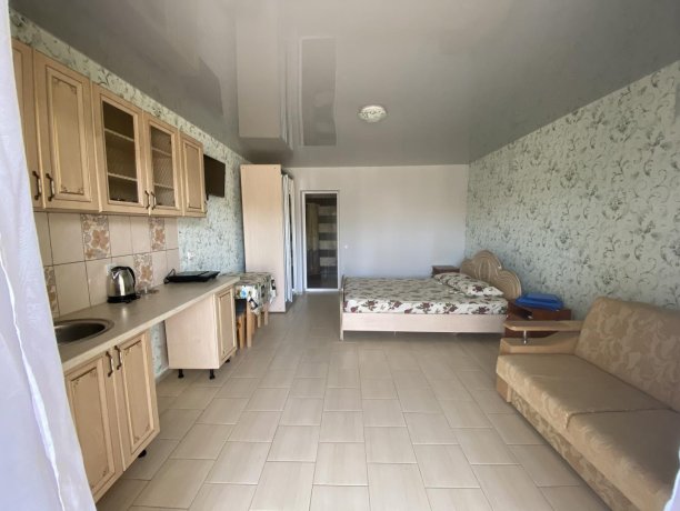 Семейный-люкс №39 однокомнатный, база отдыха «Гостиный двор», Кирилловка. Фото 3