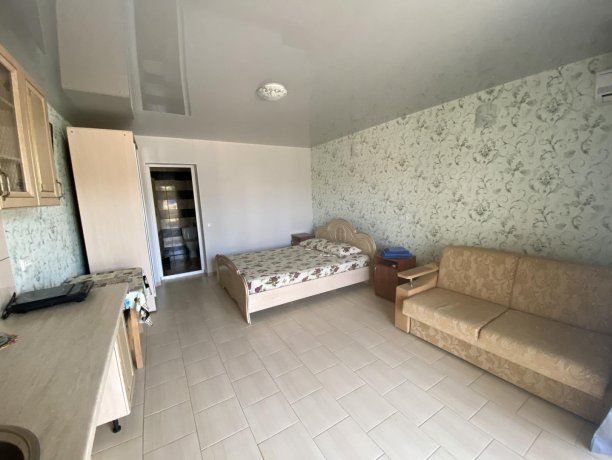 Семейный-люкс №39 однокомнатный, база отдыха «Гостиный двор», Кирилловка. Фото 5