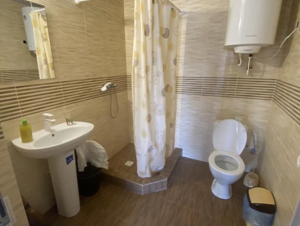 Семейный-люкс №40 однокомнатный, база отдыха «Гостиный двор», Кирилловка. Фото 6