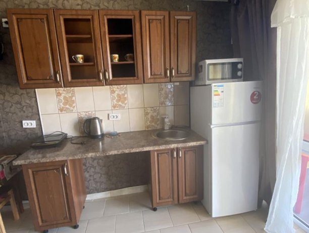 Семейный-люкс №42 однокомнатный, база отдыха «Гостиный двор», Кирилловка. Фото 5