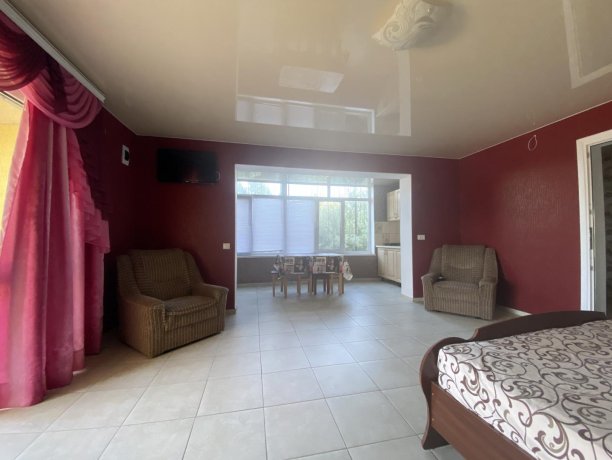 Люкс №43 (2 ком.) двухкомнатный, база отдыха «Гостиный двор», Кирилловка. Фото 2