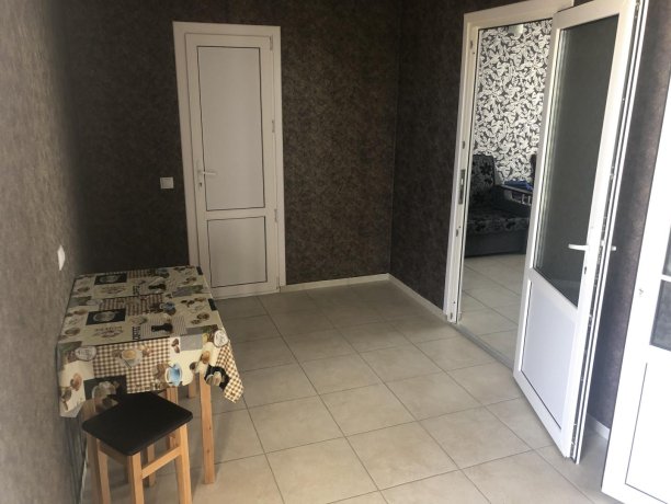 Люкс №45 (3 ком.) трехкомнатный, база отдыха «Гостиный двор», Кирилловка. Фото 2