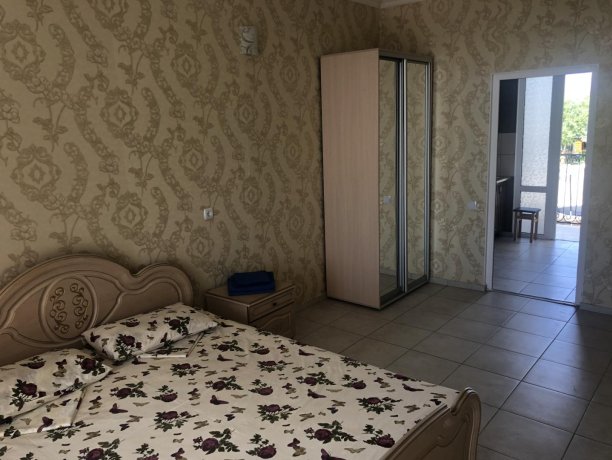 Люкс №45 (3 ком.) трехкомнатный, база отдыха «Гостиный двор», Кирилловка. Фото 8