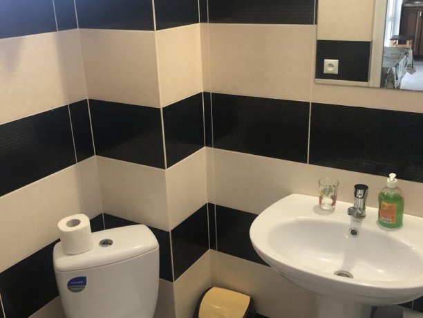 Люкс №45 (3 ком.) трехкомнатный, база отдыха «Гостиный двор», Кирилловка. Фото 10