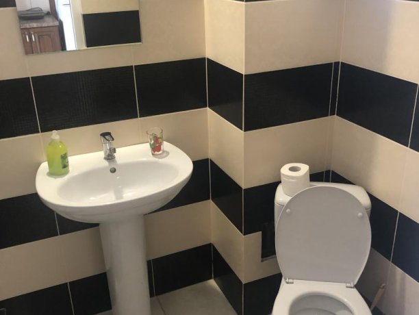 Семейный-люкс №46 однокомнатный, база отдыха «Гостиный двор», Кирилловка. Фото 5