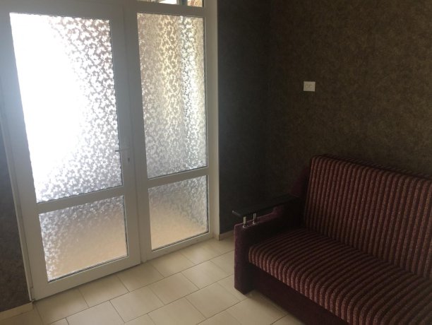 Люкс №47 (3 ком.) трехкомнатный, база отдыха «Гостиный двор», Кирилловка. Фото 1