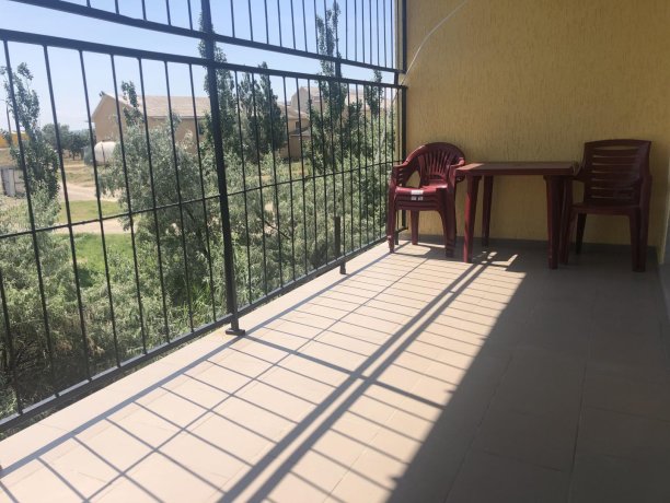 Люкс №47 (3 ком.) трехкомнатный, база отдыха «Гостиный двор», Кирилловка. Фото 5