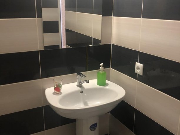 Люкс №47 (3 ком.) трехкомнатный, база отдыха «Гостиный двор», Кирилловка. Фото 8