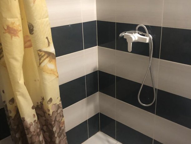 Люкс №47 (3 ком.) трехкомнатный, база отдыха «Гостиный двор», Кирилловка. Фото 9