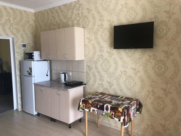 Люкс №48 однокомнатный, база отдыха «Гостиный двор», Кирилловка. Фото 3